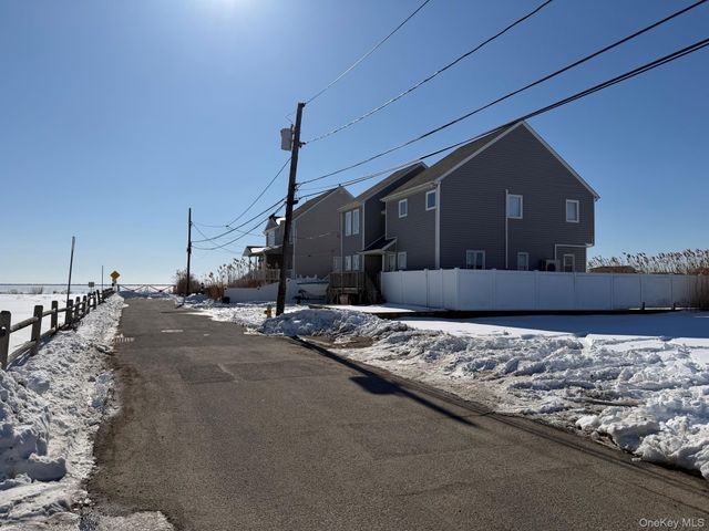 891 S Bay Street, Lindenhurst, NY 11757