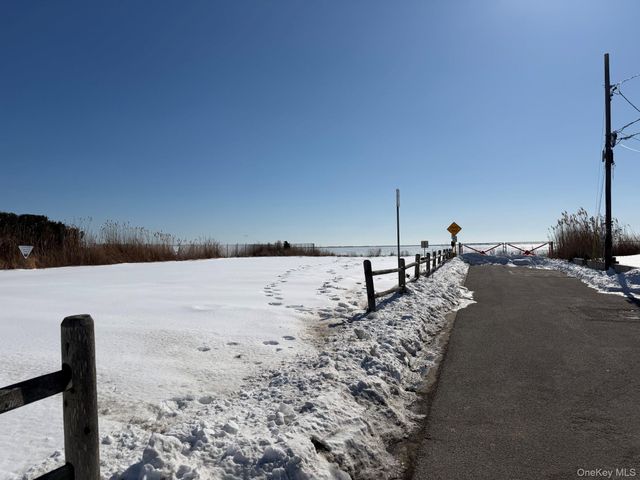 891 S Bay Street, Lindenhurst, NY 11757