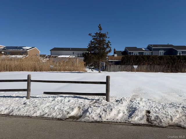 891 S Bay Street, Lindenhurst, NY 11757