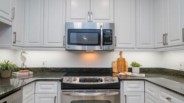 301 2ND STREET N 14, St Petersburg, FL 33701