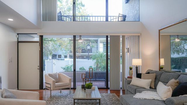 301 2ND STREET N 14, St Petersburg, FL 33701