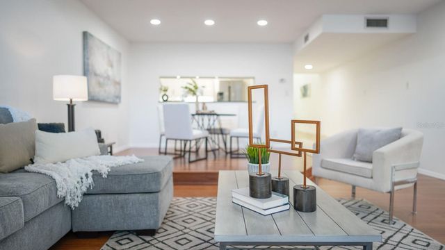 301 2ND STREET N 14, St Petersburg, FL 33701