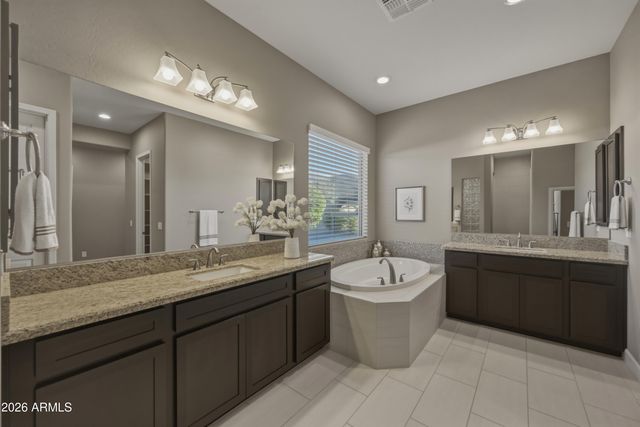 6648 S Lyon Drive, Gilbert, AZ 85298