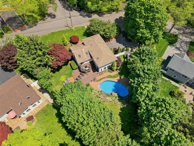6 Paula Street, East Northport, NY 11731