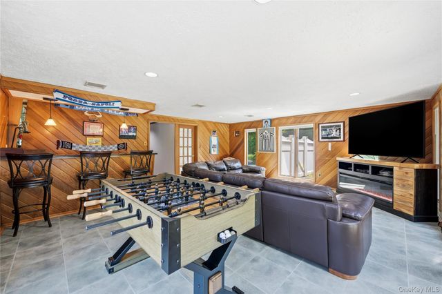 6 Paula Street, East Northport, NY 11731
