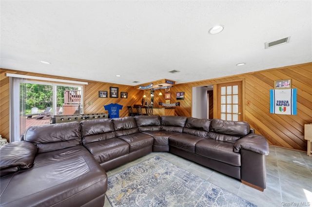 6 Paula Street, East Northport, NY 11731
