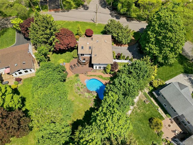 6 Paula Street, East Northport, NY 11731
