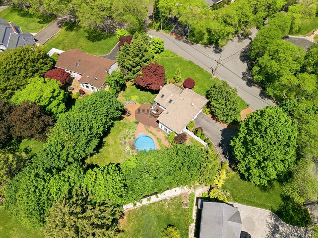 6 Paula Street, East Northport, NY 11731