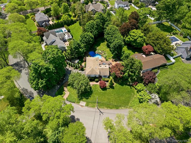 6 Paula Street, East Northport, NY 11731