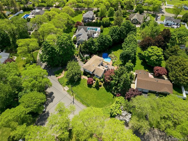 6 Paula Street, East Northport, NY 11731