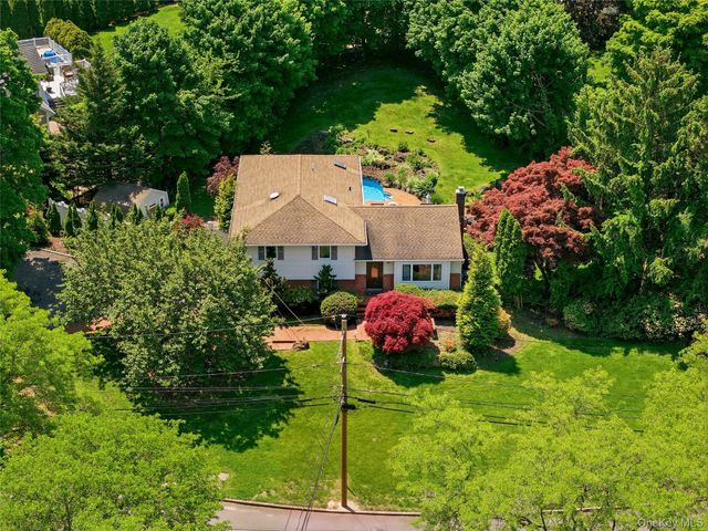 6 Paula Street, East Northport, NY 11731