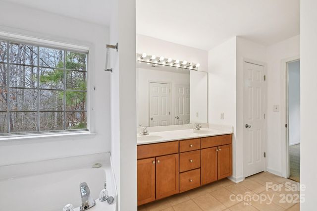 3543 Lake Bluff Drive, Sherrills Ford, NC 28673