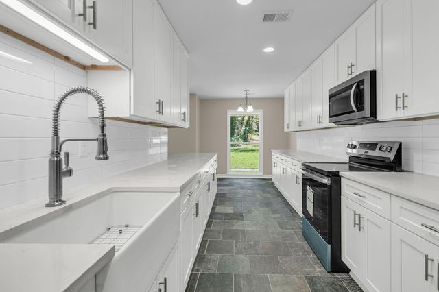 109 Halcyon Road, Summerville, SC 29483
