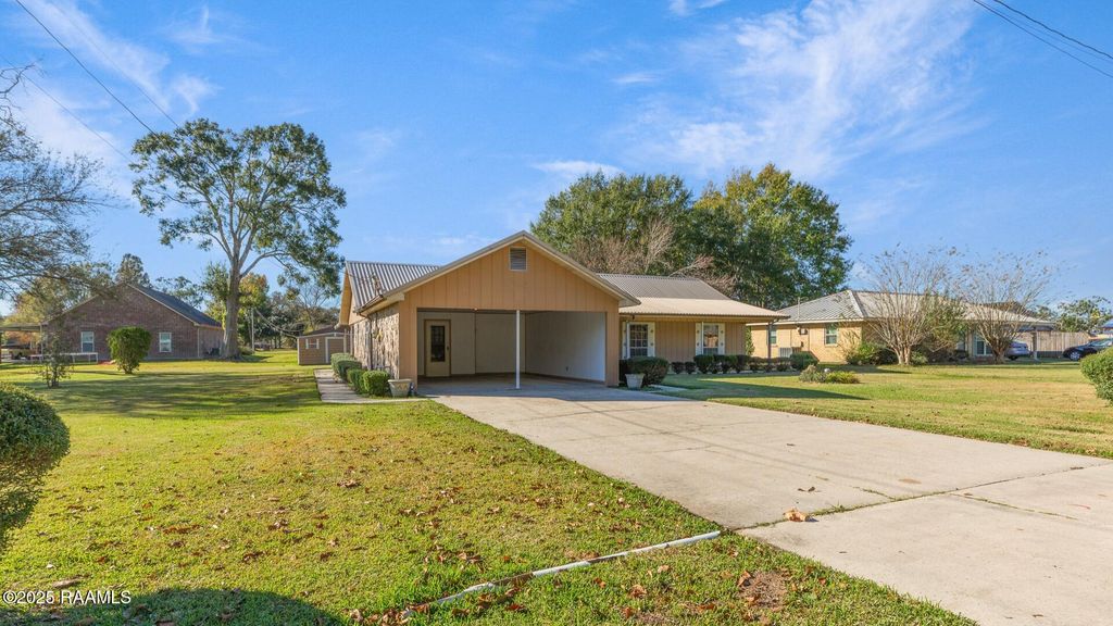 204 Stephanie Drive, St. Martinville, LA 70582