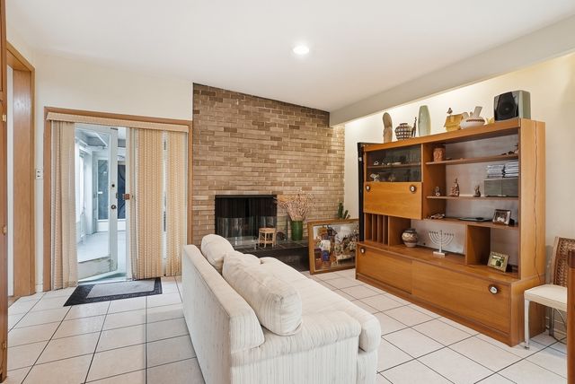 600 Florence Avenue, Evanston, IL 60202