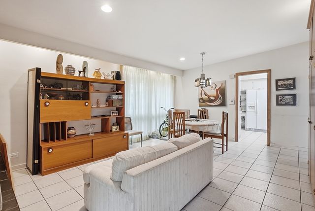 600 Florence Avenue, Evanston, IL 60202