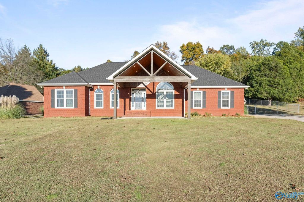 985 Hurricane Road, New Market, AL 35761