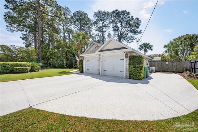 627 Bayshore Dr, Miramar Beach, FL 32550