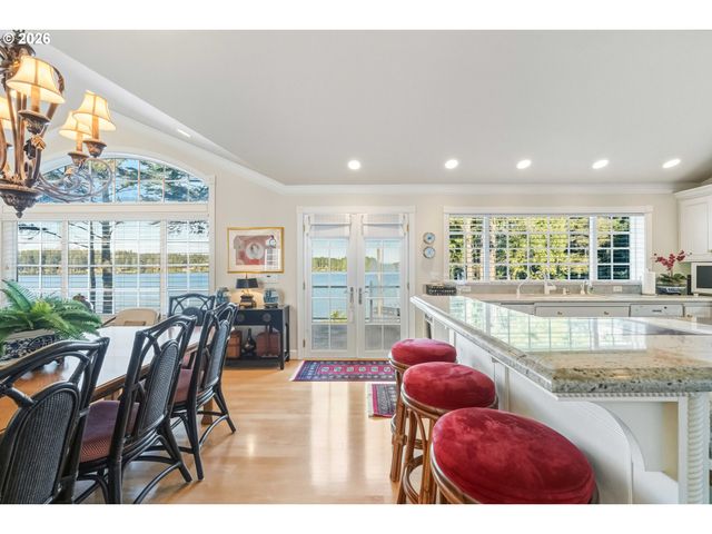 -1 WOODLAND Ln, Florence, OR 97439