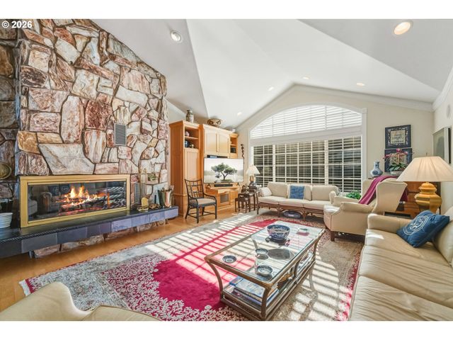 -1 WOODLAND Ln, Florence, OR 97439