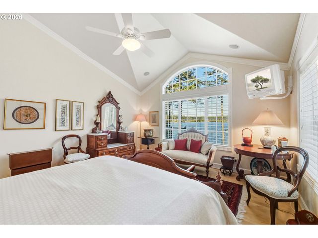 -1 WOODLAND Ln, Florence, OR 97439