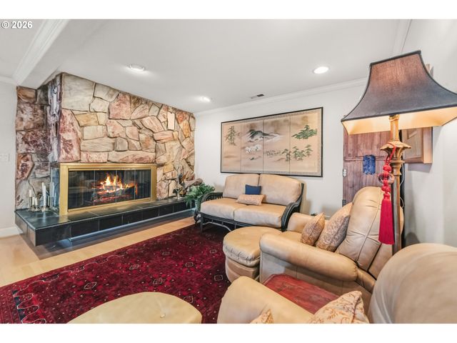 -1 WOODLAND Ln, Florence, OR 97439