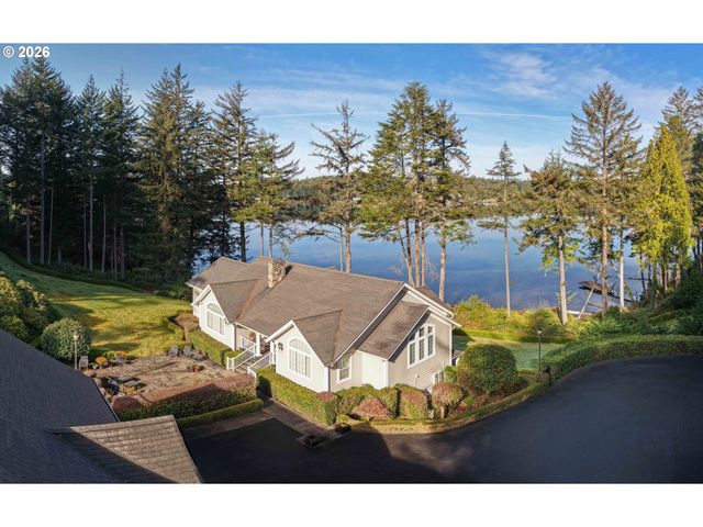 -1 WOODLAND Ln, Florence, OR 97439