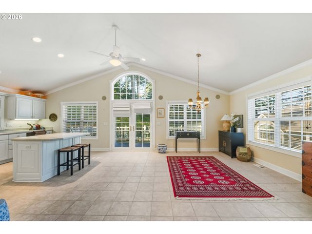 -1 WOODLAND Ln, Florence, OR 97439