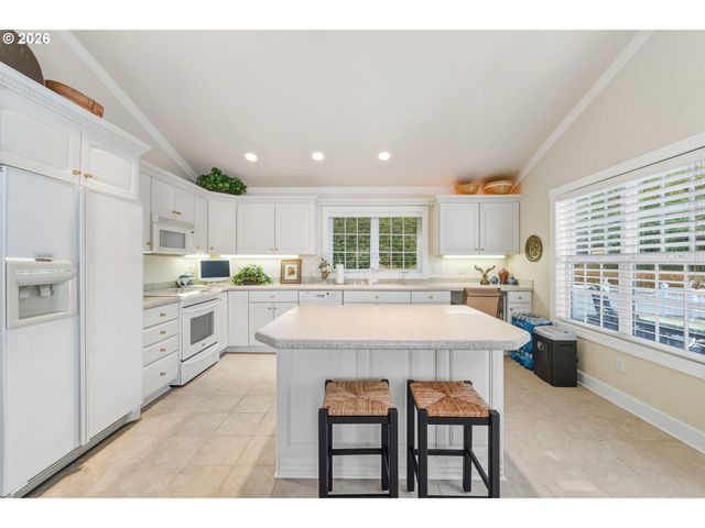 -1 WOODLAND Ln, Florence, OR 97439