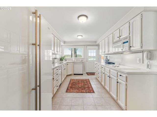 -1 WOODLAND Ln, Florence, OR 97439