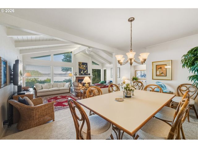 -1 WOODLAND Ln, Florence, OR 97439