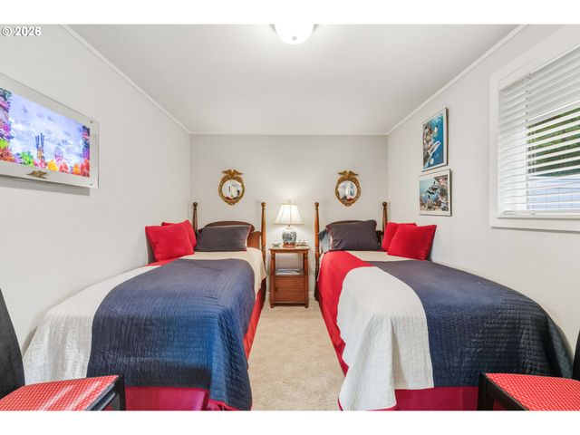 -1 WOODLAND Ln, Florence, OR 97439