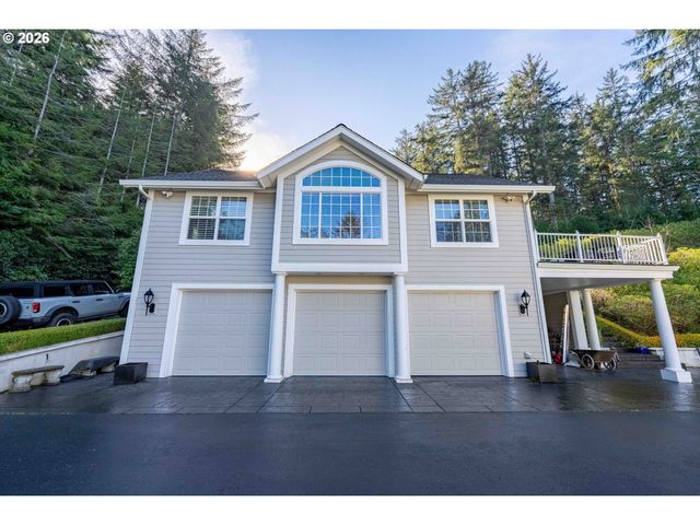 -1 WOODLAND Ln, Florence, OR 97439
