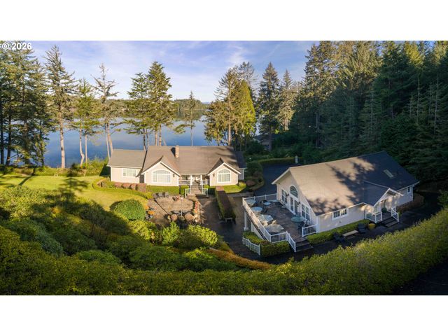 -1 WOODLAND Ln, Florence, OR 97439