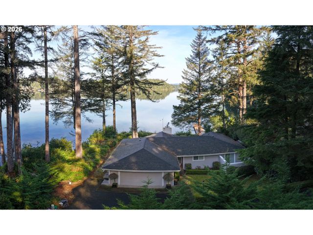 -1 WOODLAND Ln, Florence, OR 97439