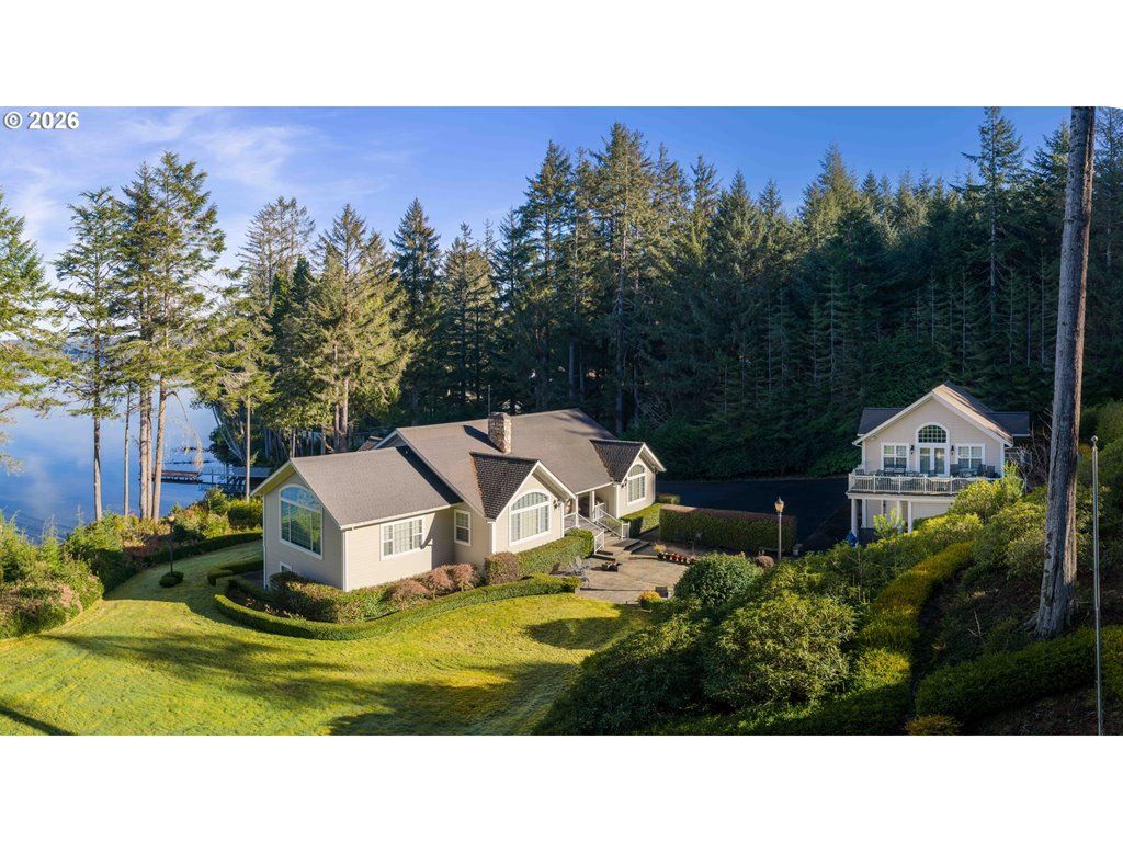 -1 WOODLAND Ln, Florence, OR 97439