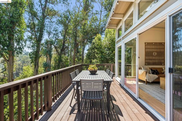 6680 Saroni Dr, Oakland, CA 94611