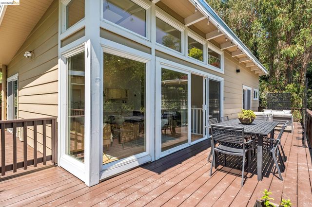6680 Saroni Dr, Oakland, CA 94611