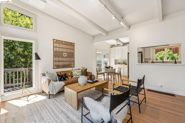 6680 Saroni Dr, Oakland, CA 94611