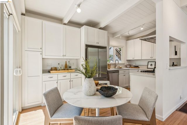 6680 Saroni Dr, Oakland, CA 94611