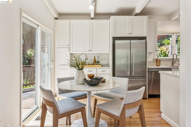 6680 Saroni Dr, Oakland, CA 94611