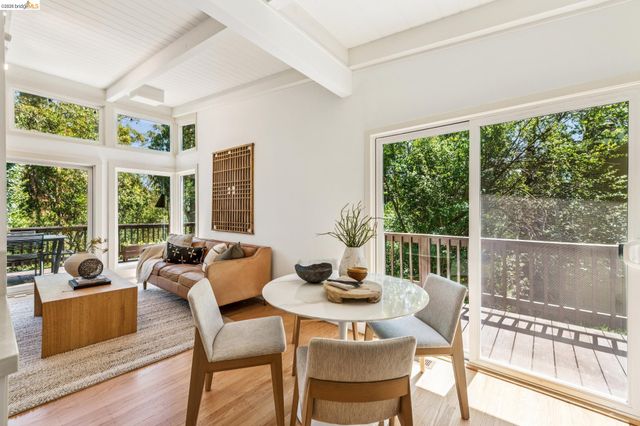 6680 Saroni Dr, Oakland, CA 94611