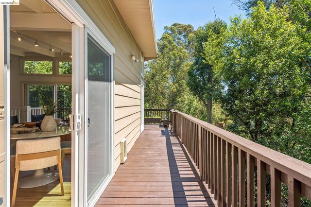 6680 Saroni Dr, Oakland, CA 94611