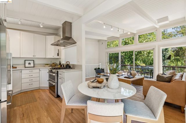 6680 Saroni Dr, Oakland, CA 94611