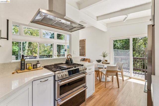6680 Saroni Dr, Oakland, CA 94611