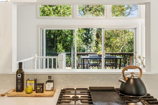 6680 Saroni Dr, Oakland, CA 94611