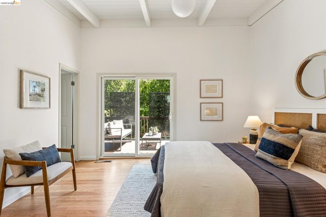 6680 Saroni Dr, Oakland, CA 94611