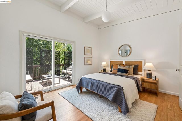 6680 Saroni Dr, Oakland, CA 94611