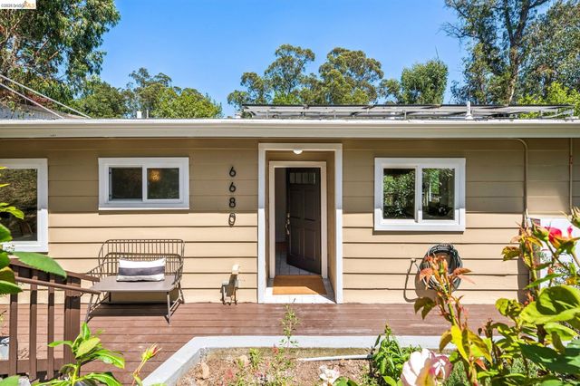 6680 Saroni Dr, Oakland, CA 94611