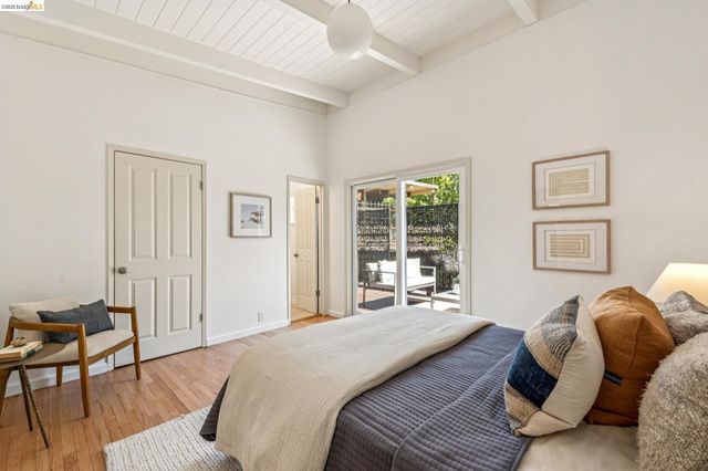 6680 Saroni Dr, Oakland, CA 94611
